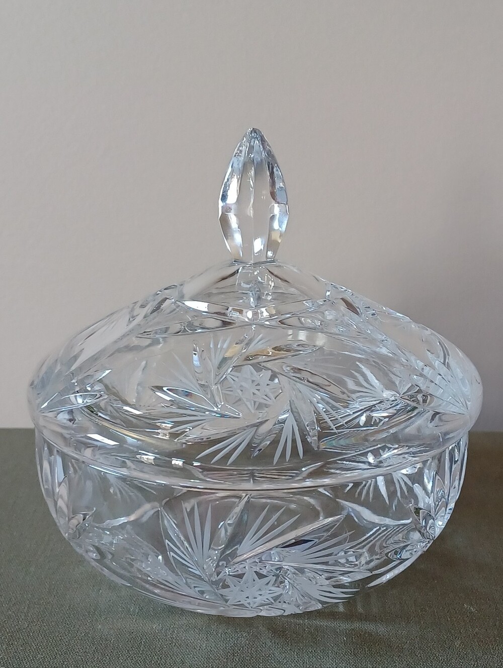 Vintage Lead Crystal Starburst Design Lidded Bowl ✨️